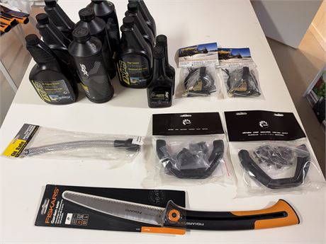LOT 923 - Vareparti med XPS-produkter, Fiskars sag og snøscootertilbehør