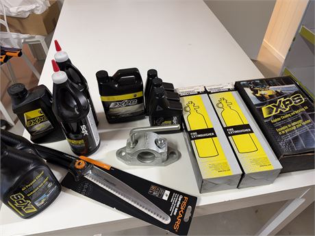 LOT 925 - Vareparti med XPS-oljer, pleiesett og Fiskars sag